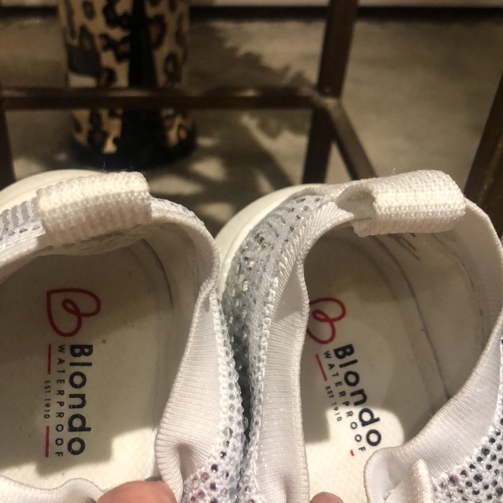 Blondo waterproof sparkly sequin sneakers. Slip on. very comfy. Size 8M - Picture 7 of 7